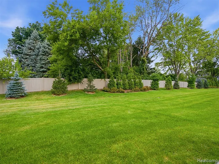 4021 Nottingham Cir — Photo 33