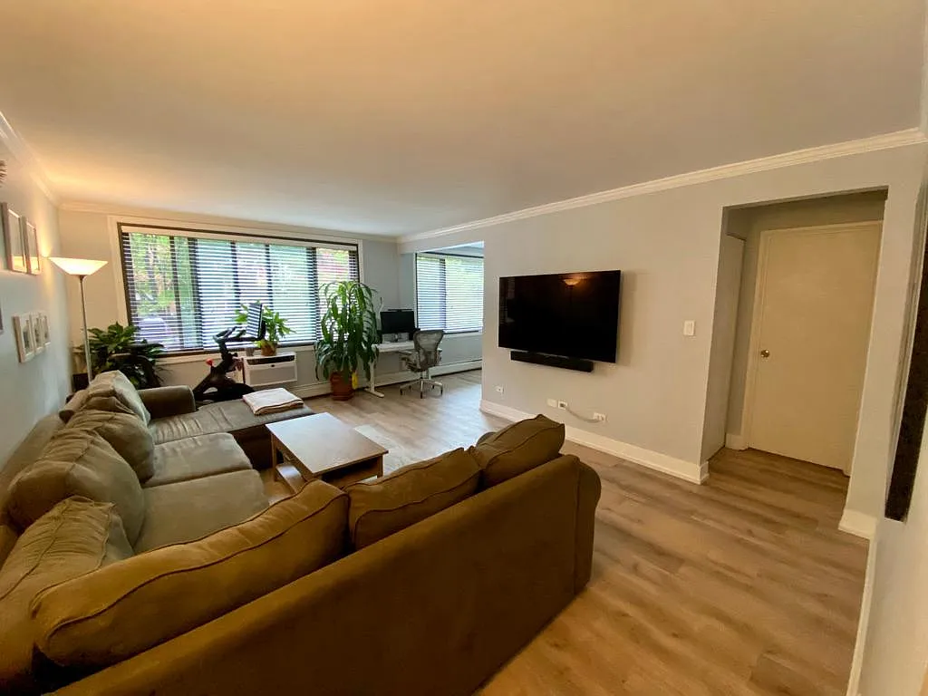 644 W Arlington Pl APT 2A photo 1