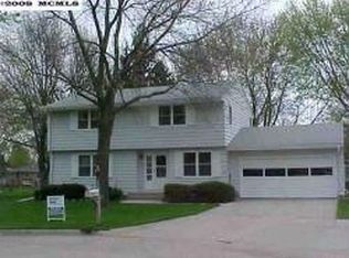 921 S Tennessee Pl, Mason City, IA 50401