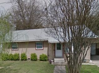 805 W 3rd St, Clarksville, TX 75426
