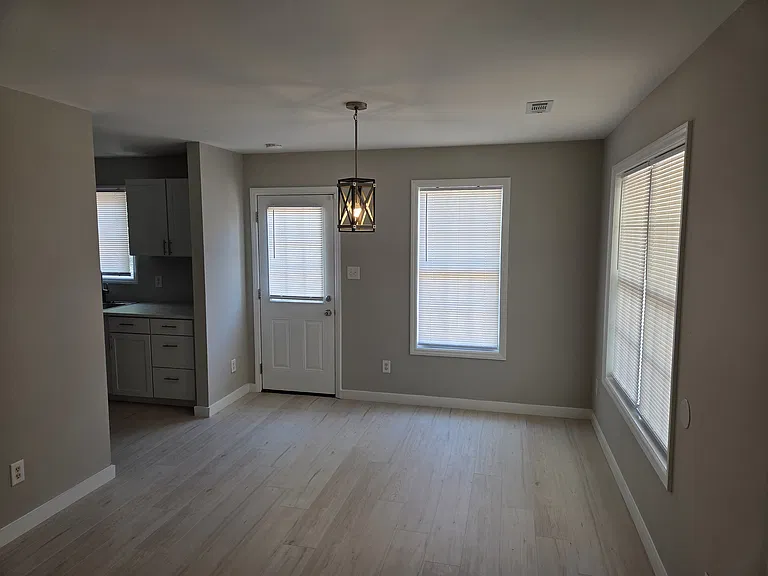 1704 E Main St — Photo 4