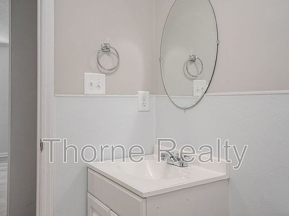 3rd image of 424 N Vyne St