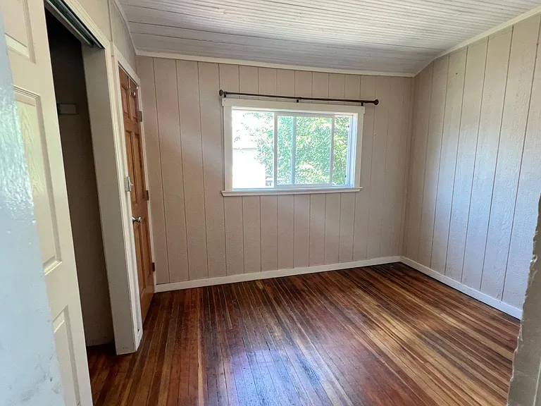 2259 N High St — Photo 13
