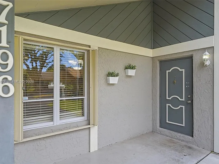 7196 SW 22nd Pl #7196 — Photo 3