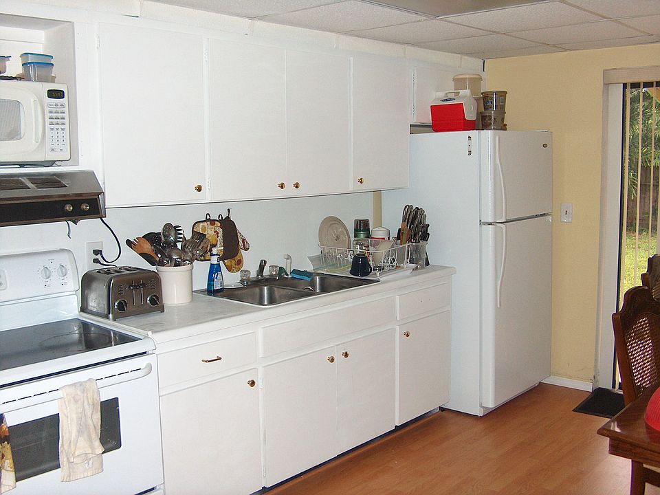 Eat In Kitchen (1)