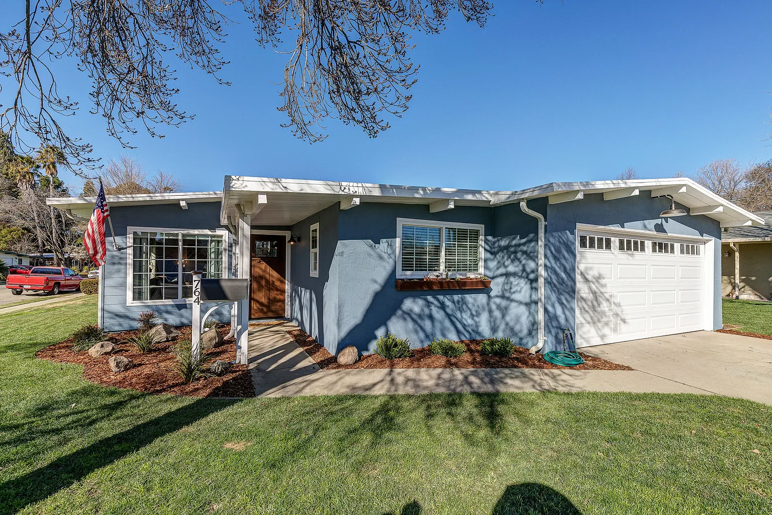 764 Cardinal Dr photo 1