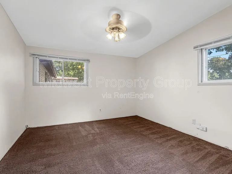 800 Bobbins Ln — Photo 9