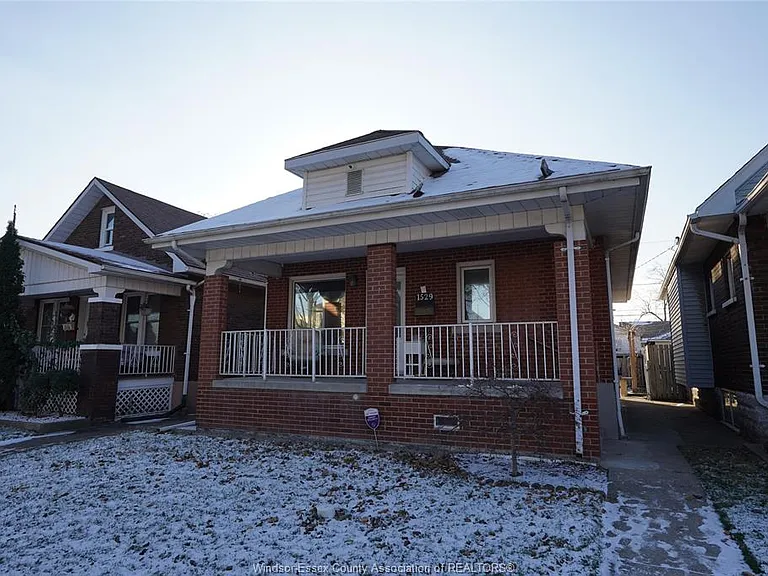 1529 Elsmere Ave — Photo 7