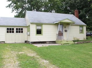 942 S 5th St, Dekalb, IL 60115