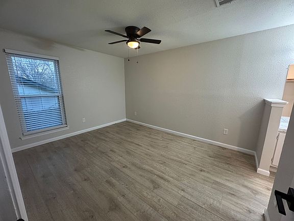 5th image of 1809 Prairie Knoll Ct #A