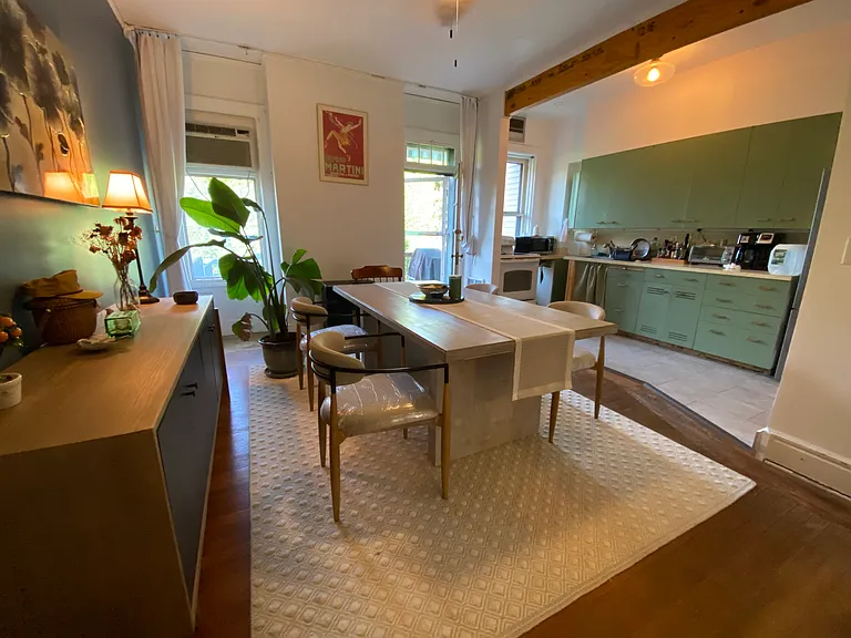 212 Lancaster St — Photo 4