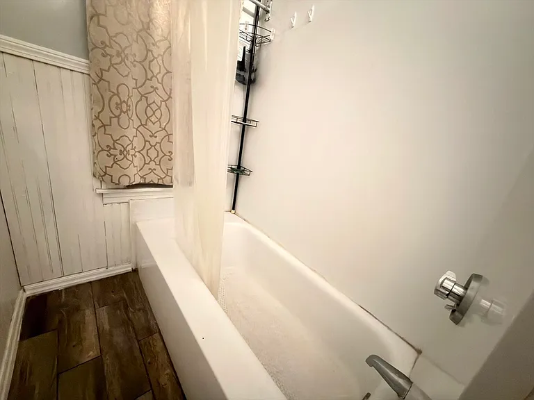 90 Vernon St #3 — Photo 32