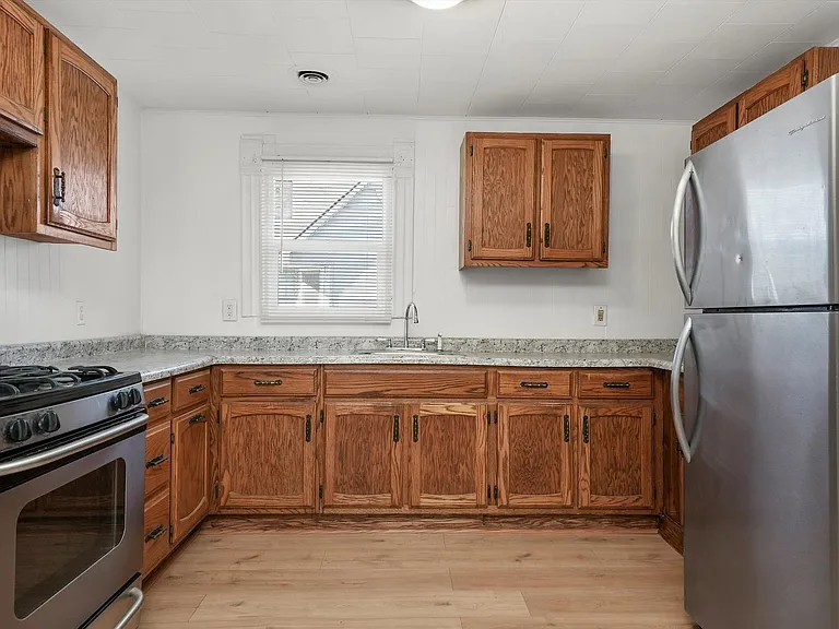 1097 E Merchant St #2 — Photo 5