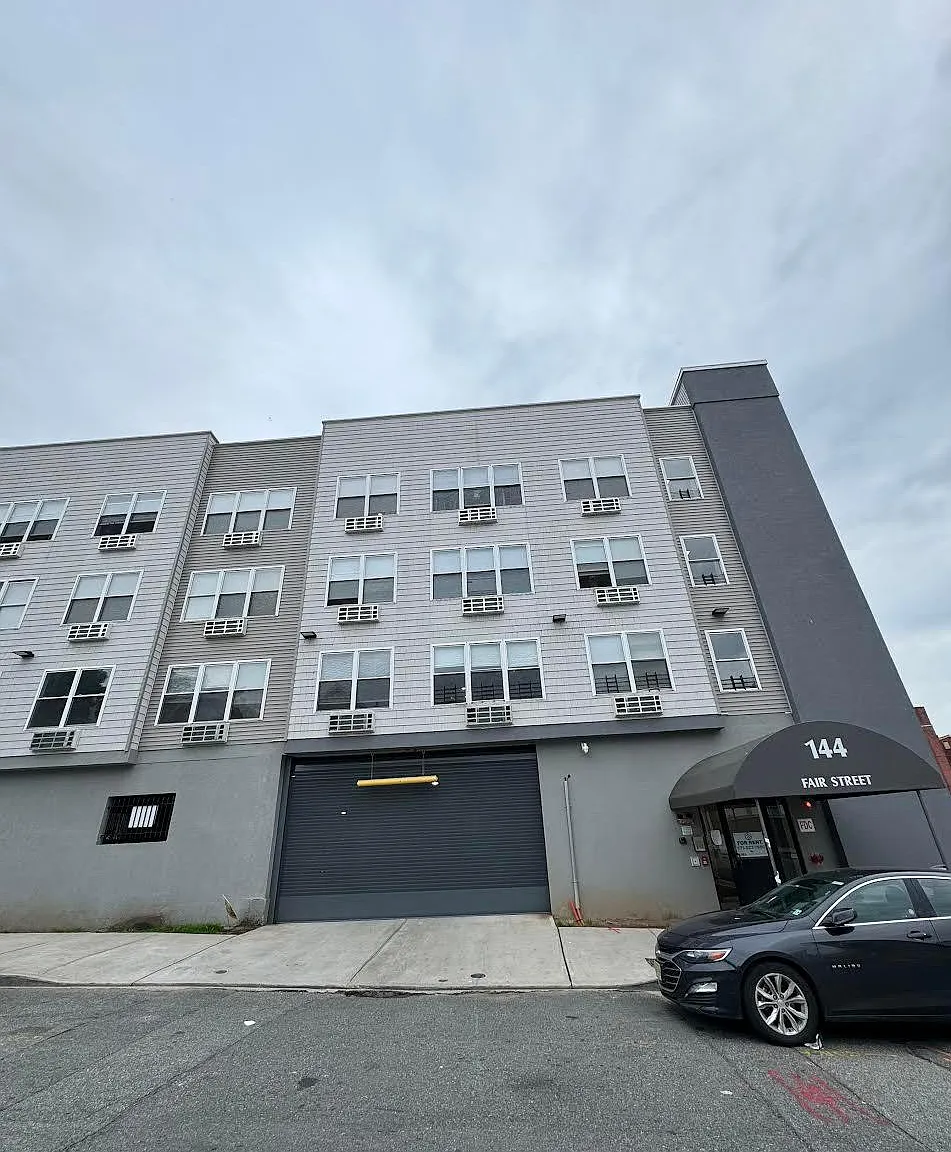1 bed, $1,718 — Photo 1