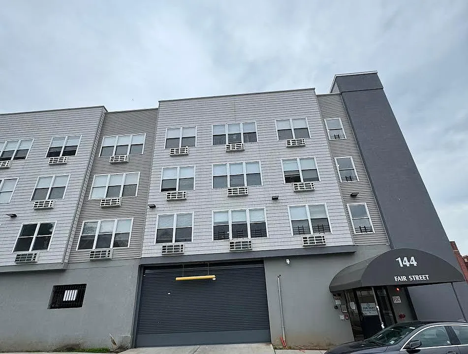 144 Fair St