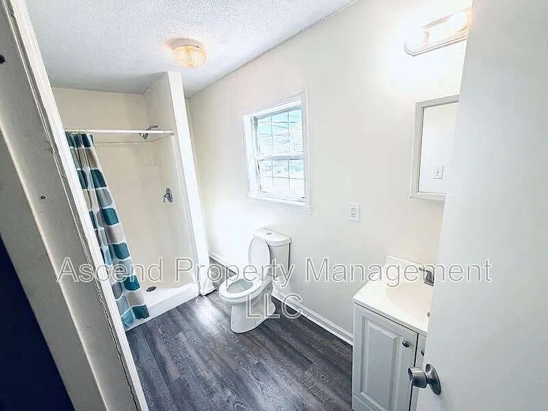 3 bed, 2.0 bath, 1290 sqft, $1,250 — Photo 3