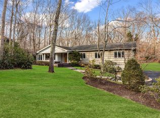 11 Farmington Ln, Melville, NY