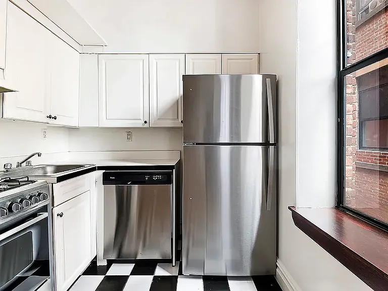 154 W 70th St #9F — Photo 3