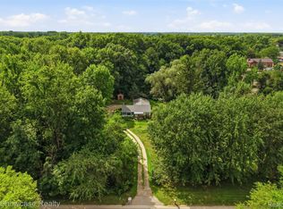 60677 Nine Mile Rd, South Lyon, MI 48178