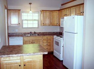 752 S 7th St, Ozark, MO 65721