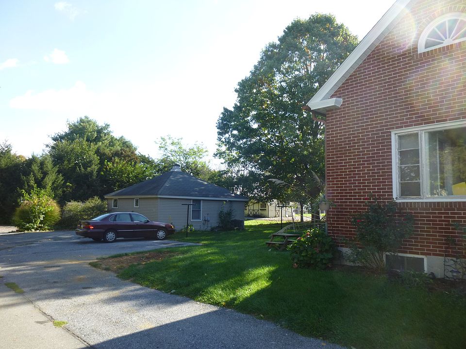 2nd image of 1611 W Main St