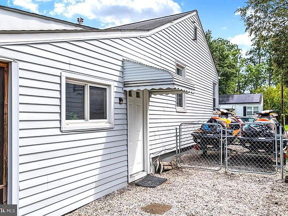 3rd image of 546 Munroe Cir