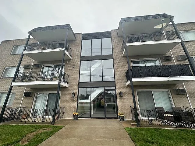 5450 W 127th St Unit 104 — Photo 3