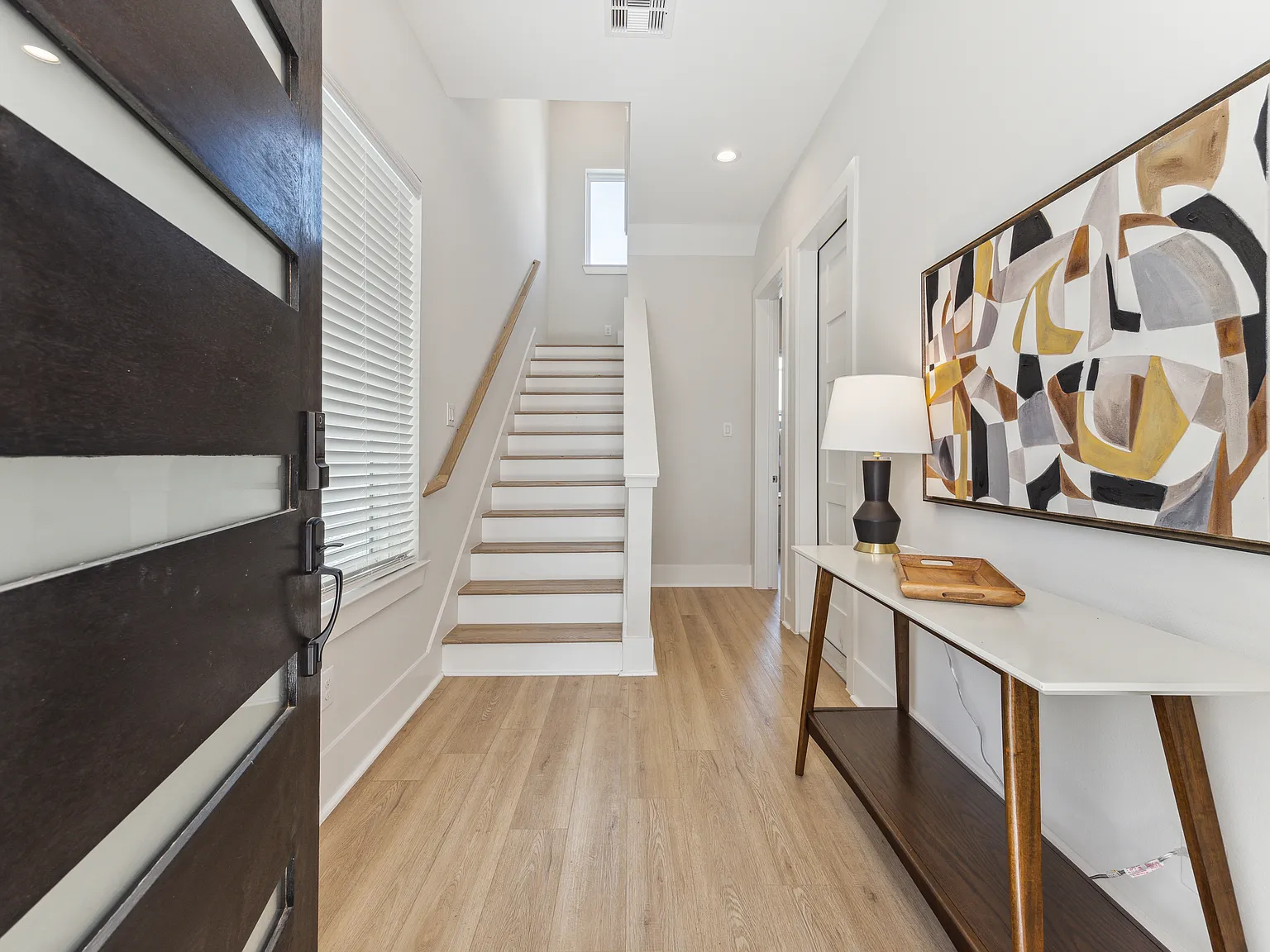 3 bed, 3.5 bath, 1935 sqft, $3,100 — Photo 2