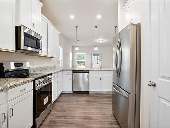 4th image of 127 Marion Dr