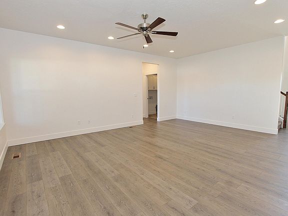 4th image of 1207 Blaine Ave