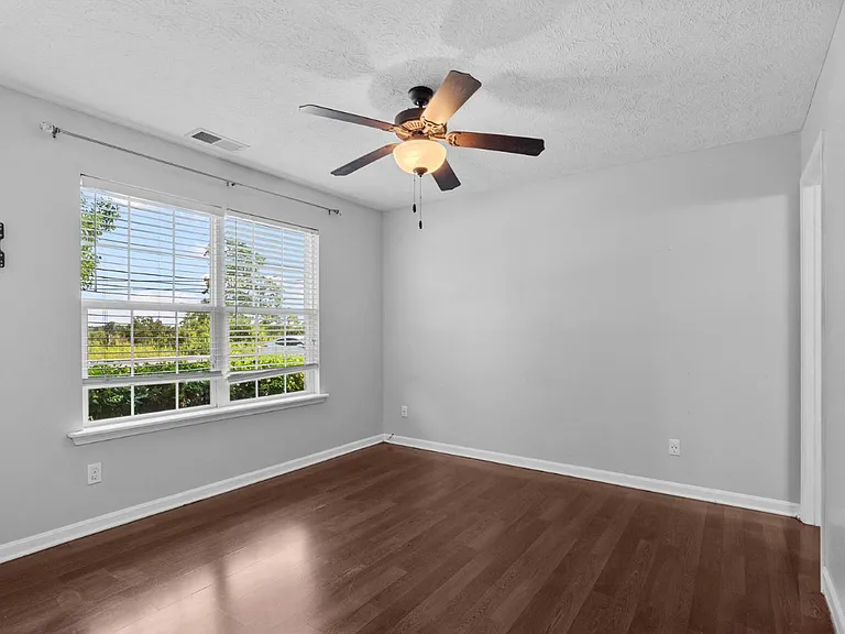 148 Gentry Ln — Photo 10