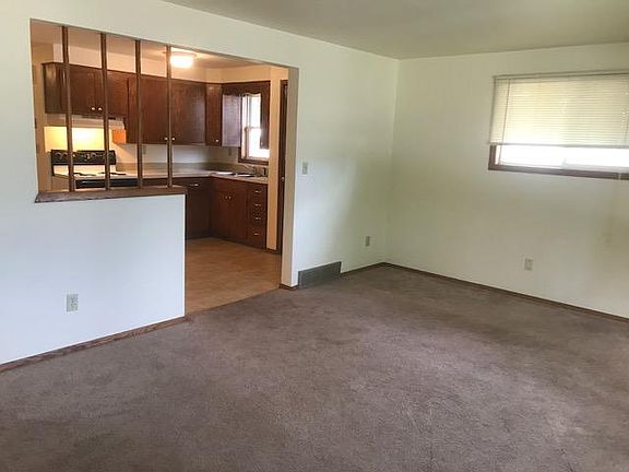 4th image of 1005 Evans St