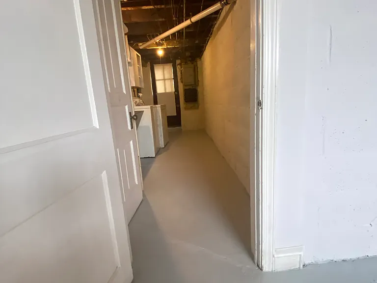 2939 Tyson Ave — Photo 12