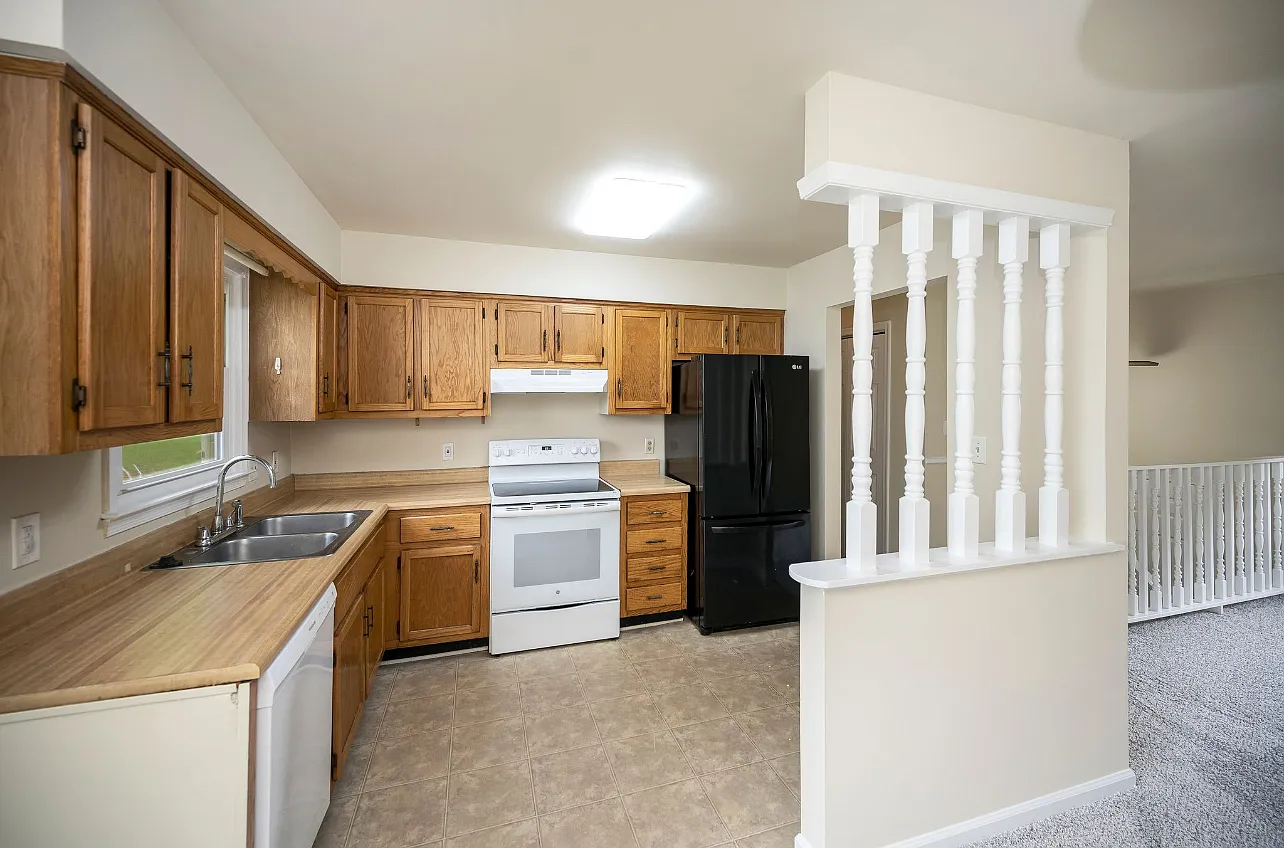 2111 Mill Garden Dr, Fredericksburg, Va — Photo 2
