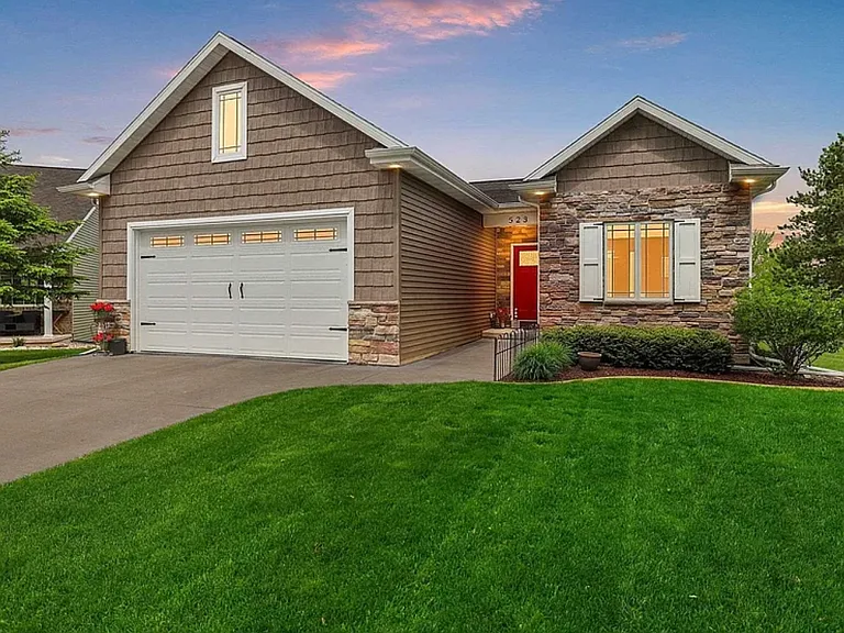529 Golf Side Ct — Photo 1