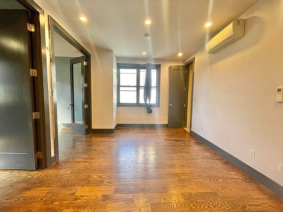 3rd image of 133 Woodbine St APT 4B
