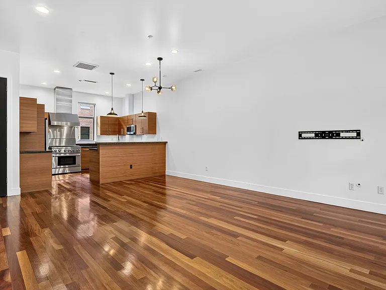 1690 NW Riverscape St — Photo 13