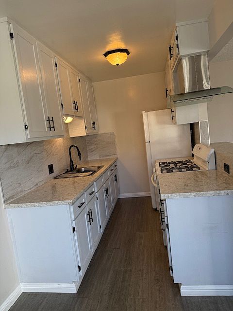 1st image of 4426 N Lakewood Blvd APT 1
