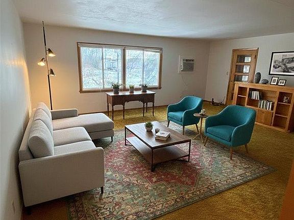 2nd image of 205 Lakeview Dr