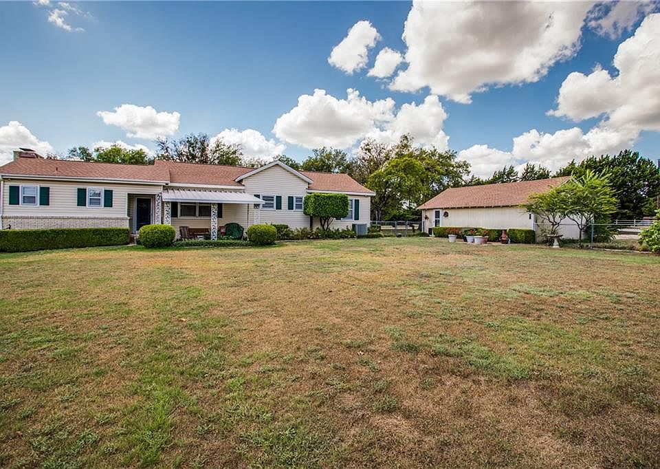 1st image of 555 Windy Ln