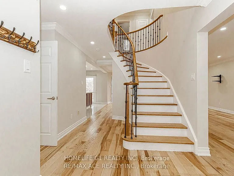 1319 Greenwood Cres — Photo 16