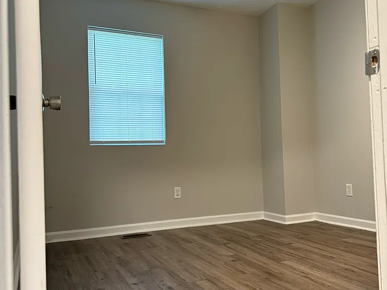 1008 Hopkins Xing — Photo 10