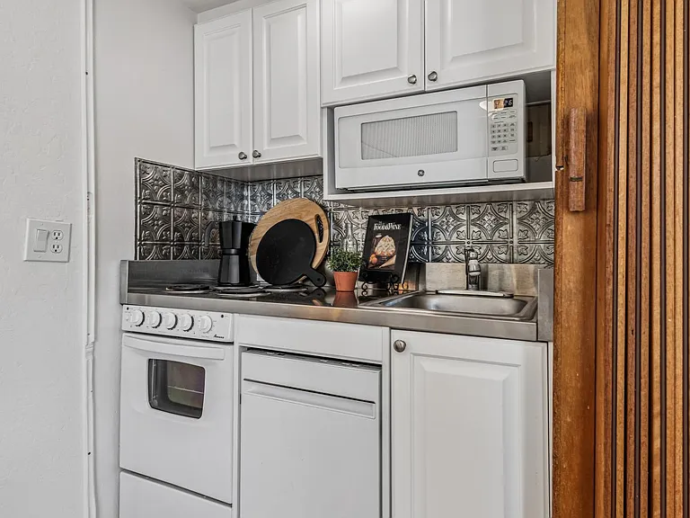 811 York St #326 — Photo 3
