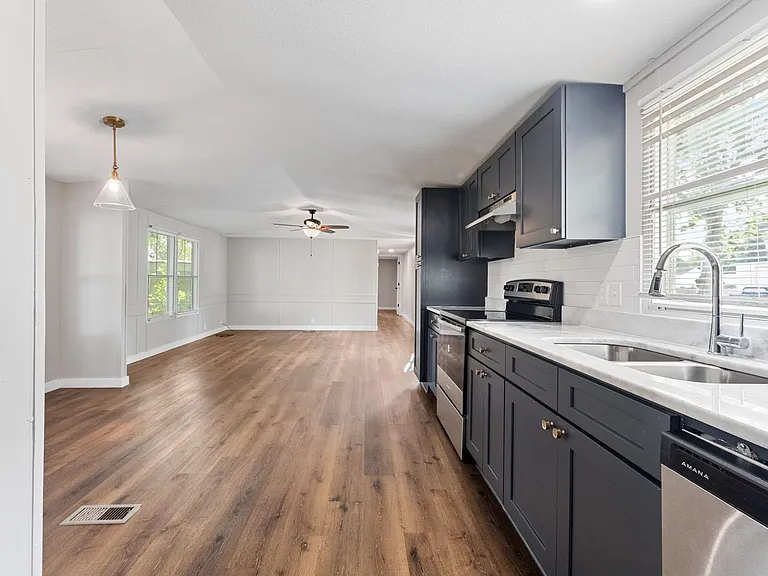 215 Loranger Dr — Photo 11