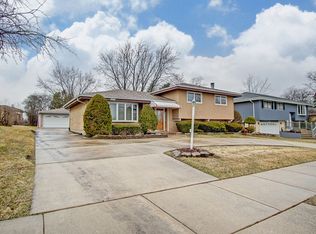 632 N Lombard Rd, Addison, IL 60101