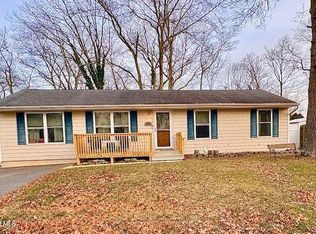 25 Chain Blvd, Bayville, NJ 08721