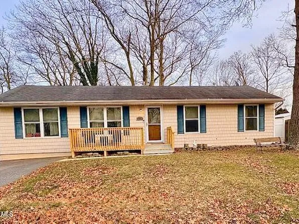 25 Chain Boulevard, Bayville, NJ 08721