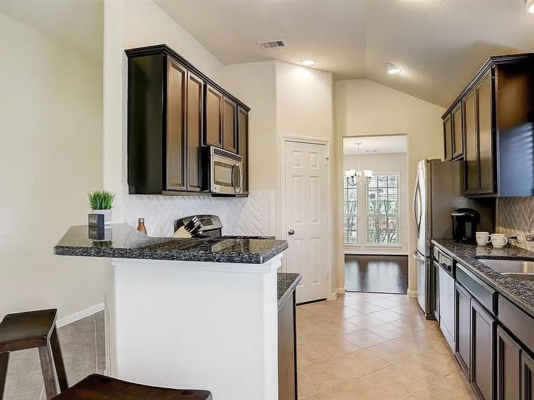 15718 Whispering Green Dr — Photo 6