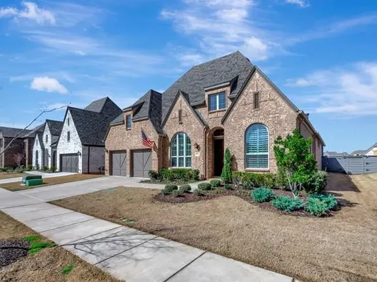 7013 Cross Point Ln — Photo 2
