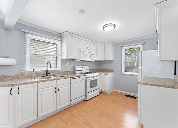 4th image of 8322 Ellsworth Pl